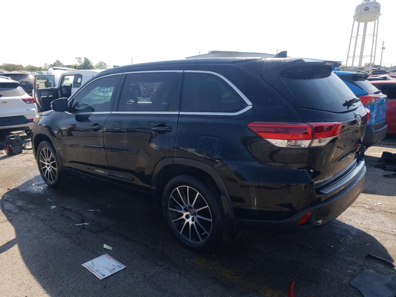 5TDJZRFH2JS862114 2018 TOYOTA HIGHLANDER - Image 2