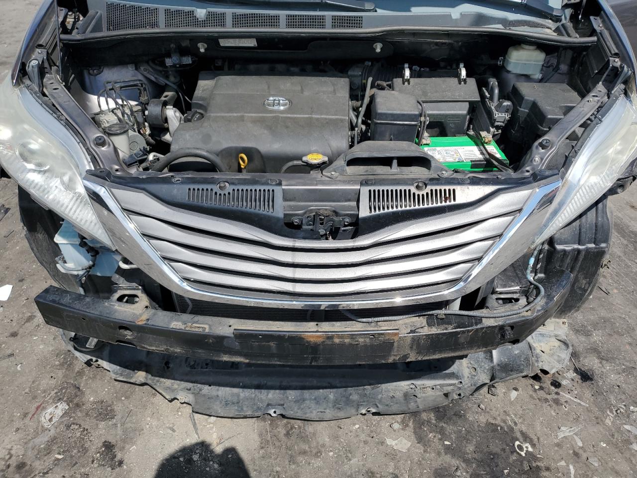 2012 Toyota Sienna - Image 13