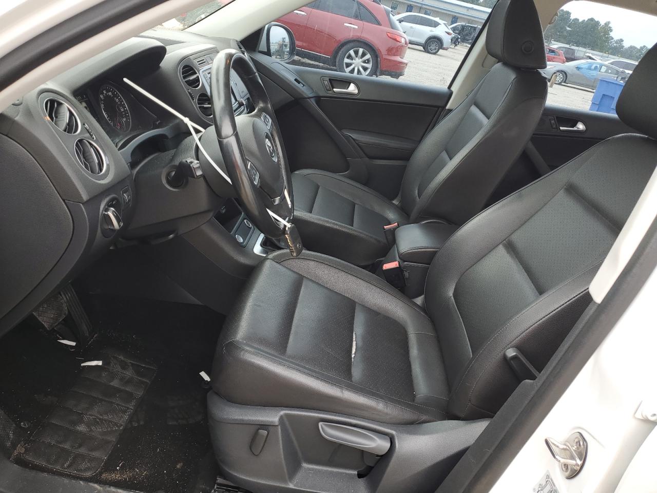 WVGAV7AX7HK001703 2017 Volkswagen Tiguan S