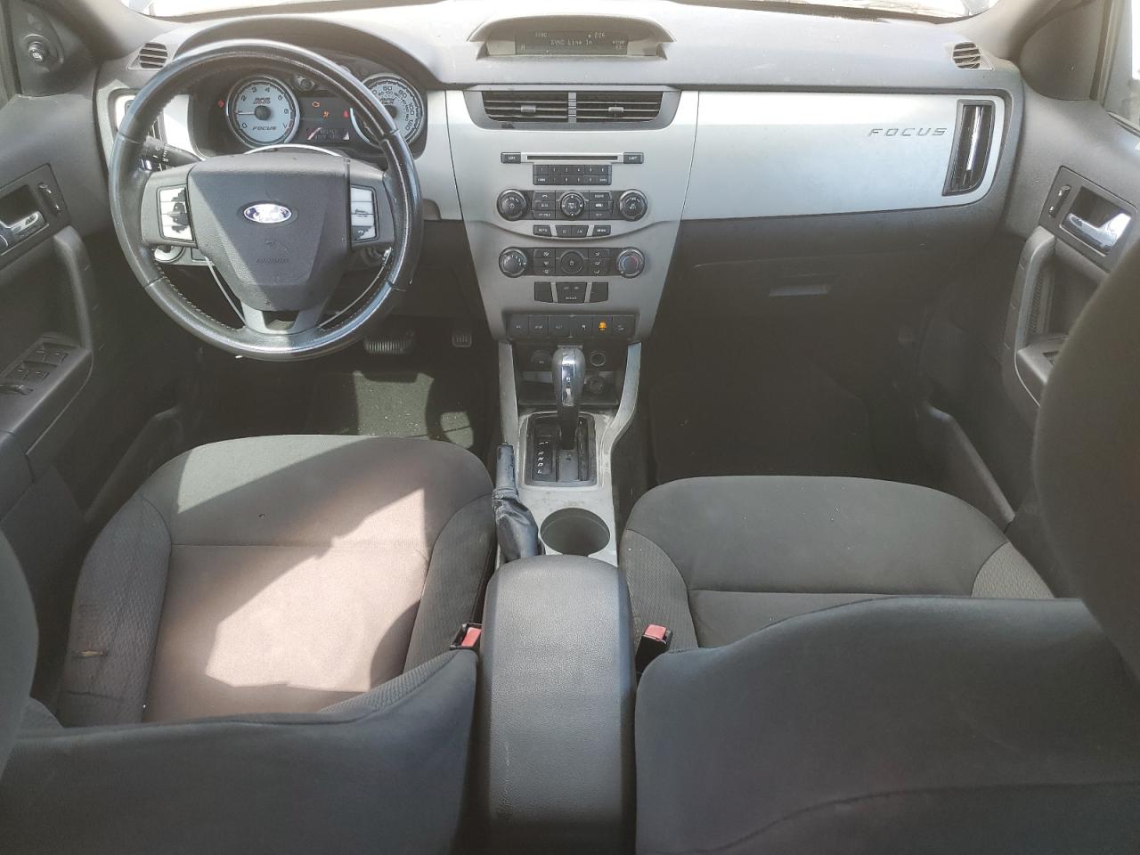 2010 Ford Focus - Image 8