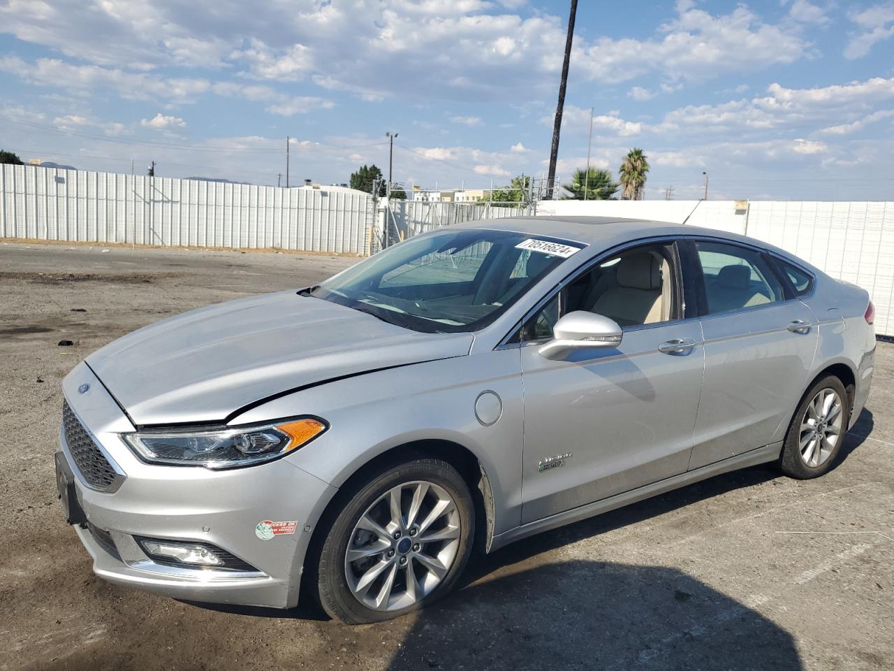 3FA6P0SU8HR329875 2018 FORD FUSION - Image 1