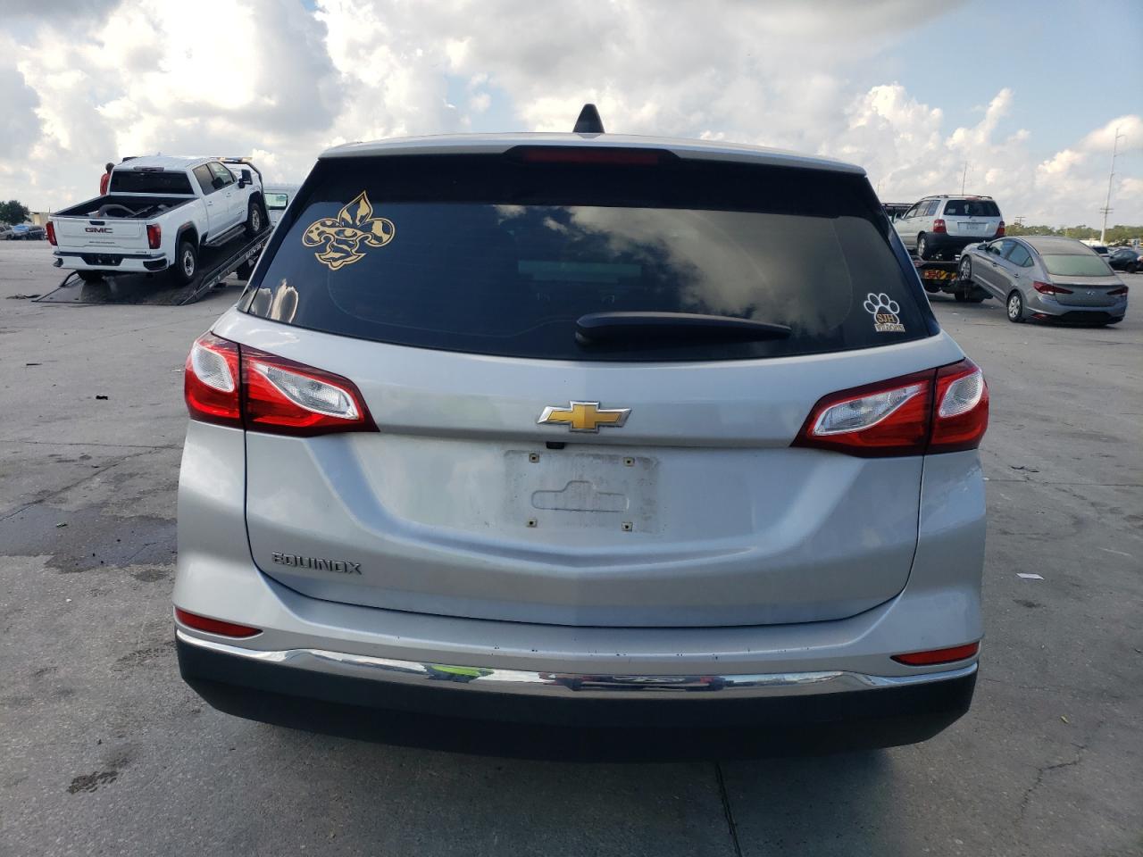 2GNAXHEV0J6344110 2018 Chevrolet Equinox Ls