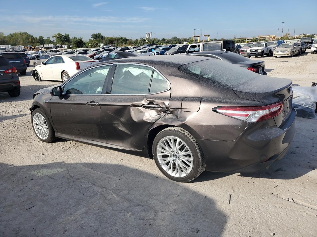 VIN 4T1B21HK7JU502816 2018 TOYOTA CAMRY no.2