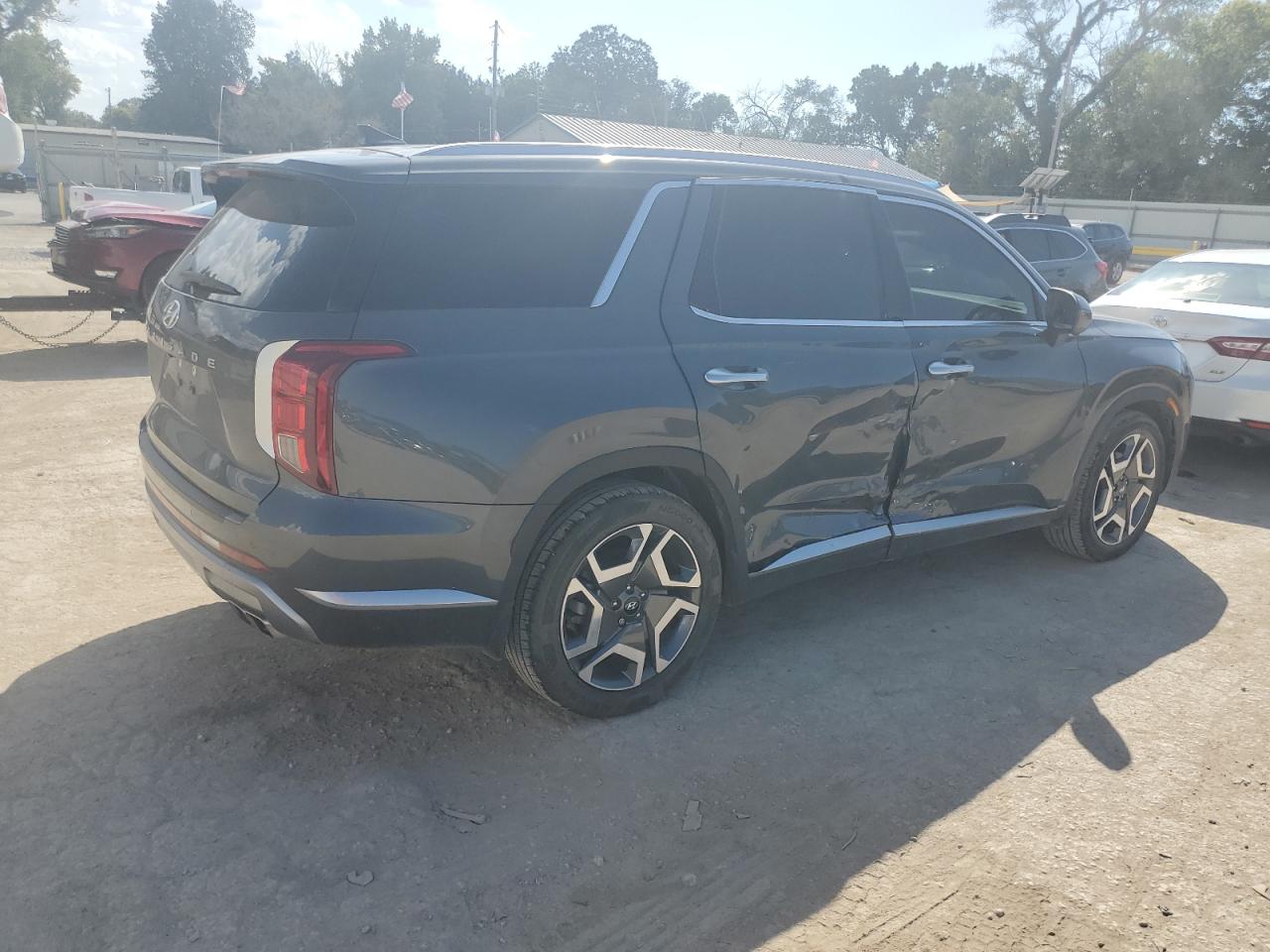 2023 Hyundai Palisade - Image 3