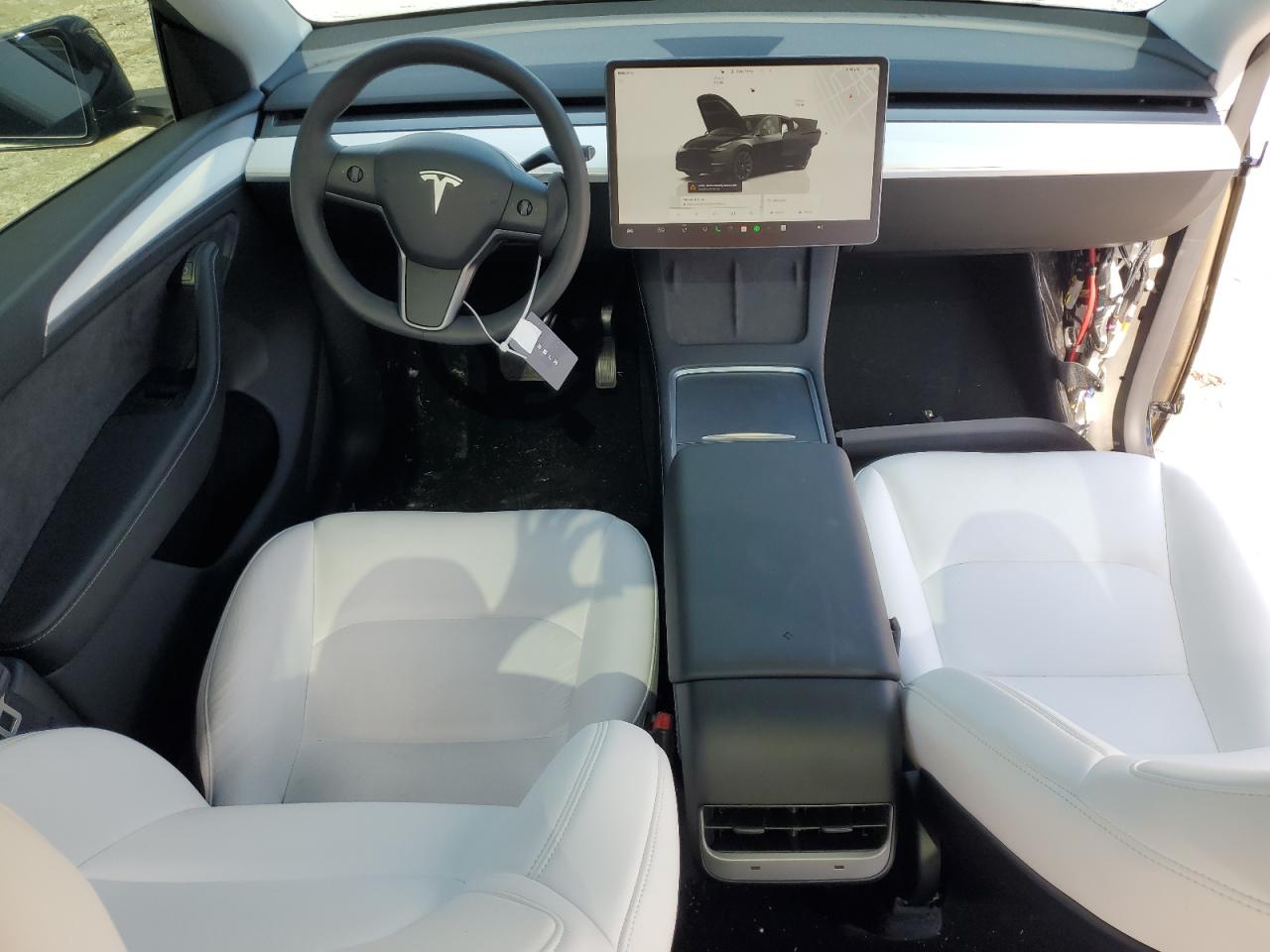 2024 Tesla Model Y VIN: 7SAYGDEE0RA241839 Lot: 73299034