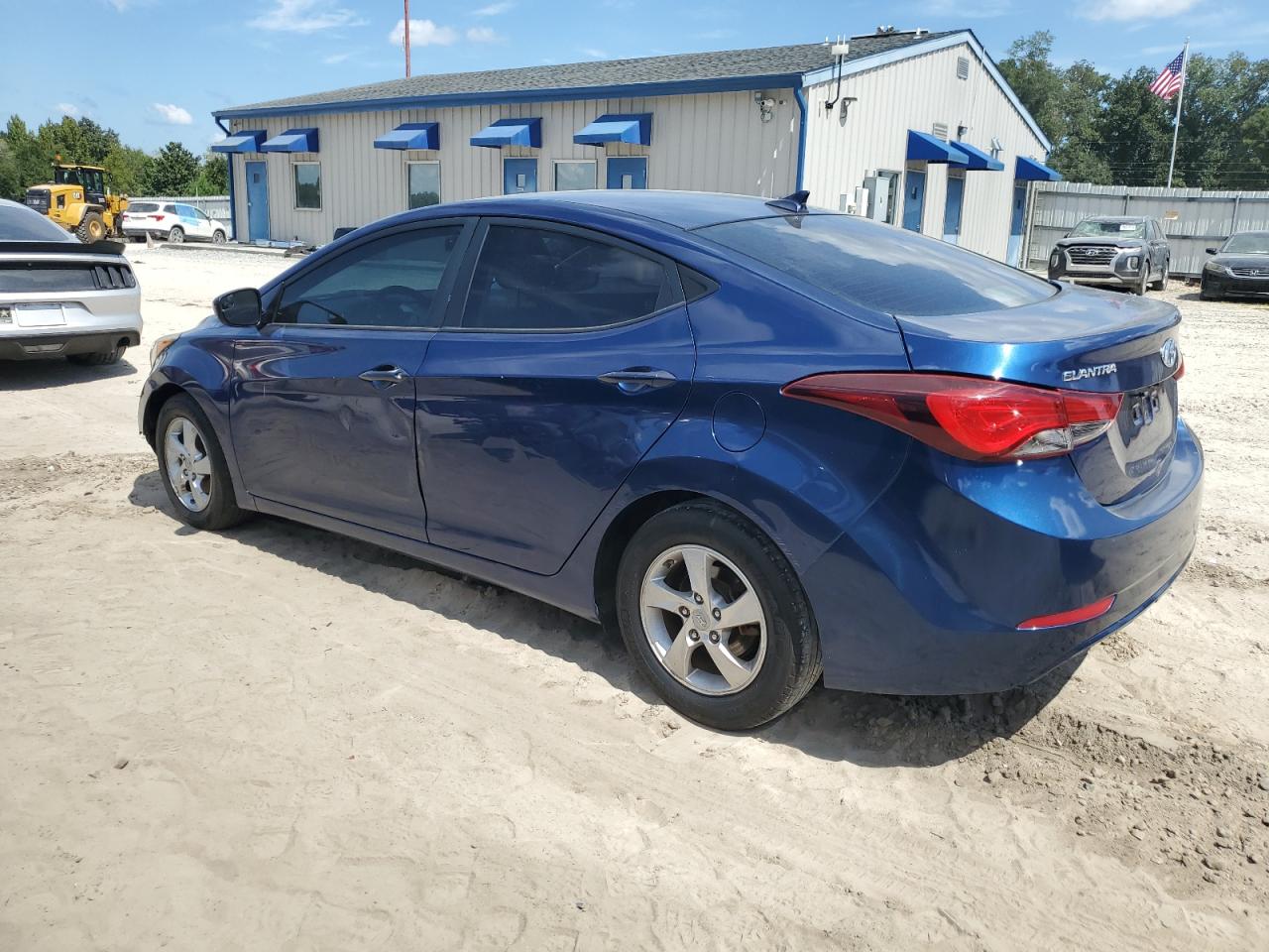 5NPDH4AE9FH579481 2015 HYUNDAI ELANTRA - Image 2