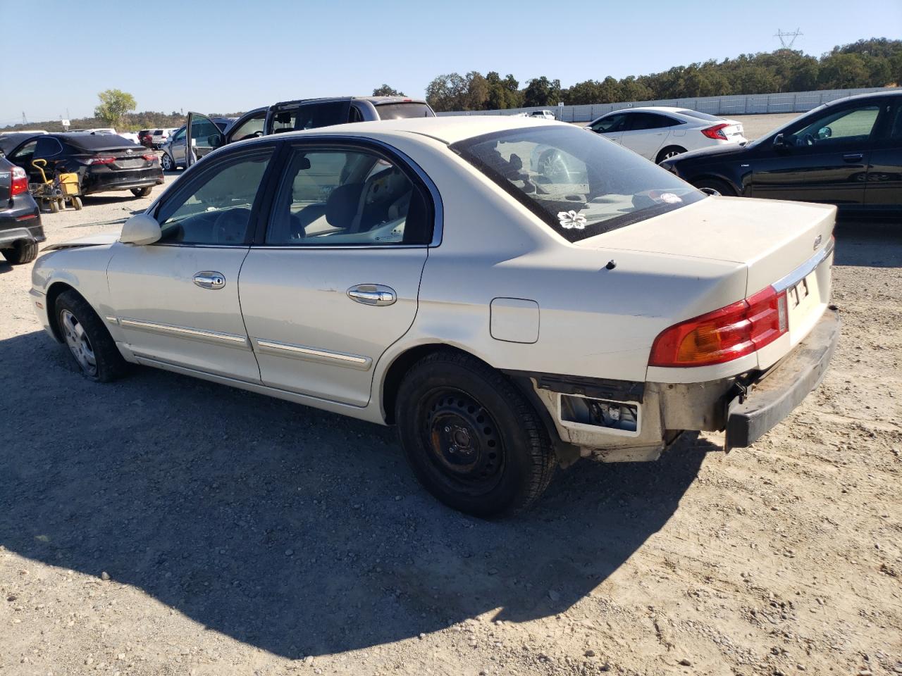 2002 Kia Optima - Image 2