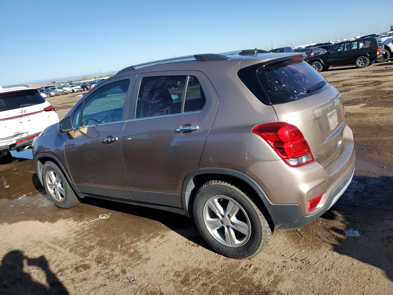 3GNCJLSB7JL371744 2018 CHEVROLET TRAX - Image 2