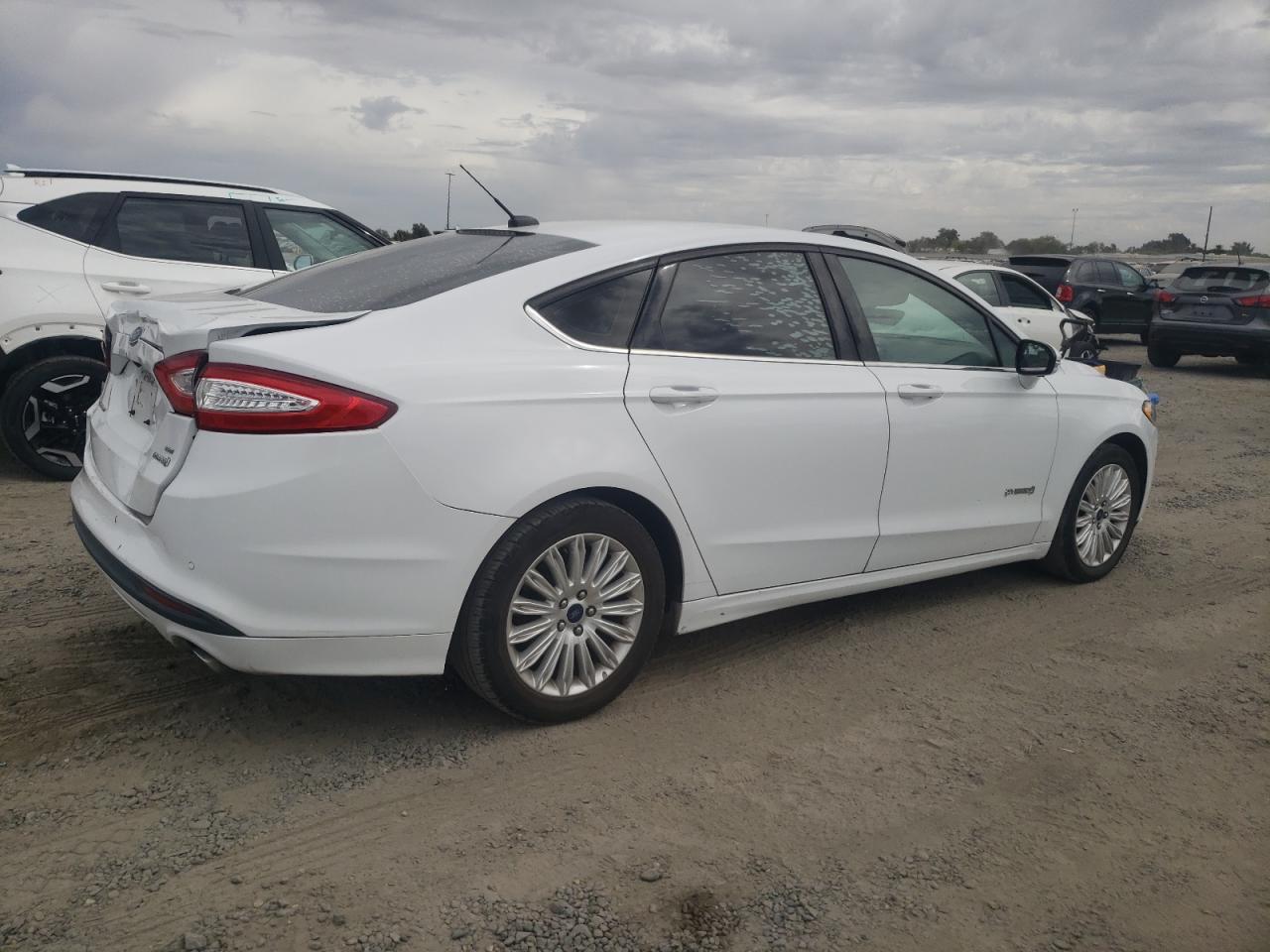 VIN 3FA6P0LU3GR388605 2016 FORD FUSION no.3