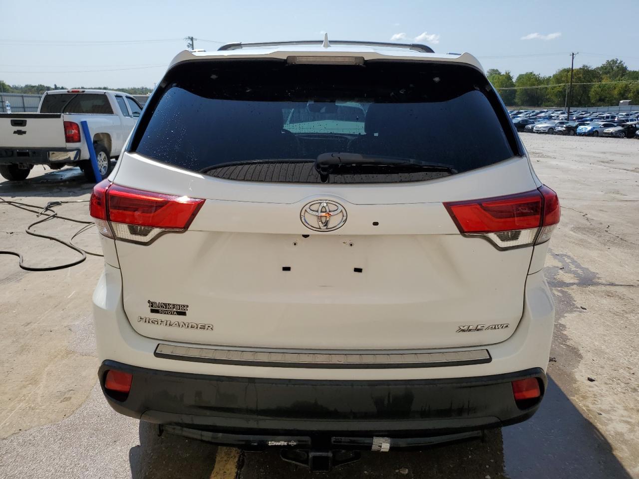 2017 Toyota Highlander - Image 6