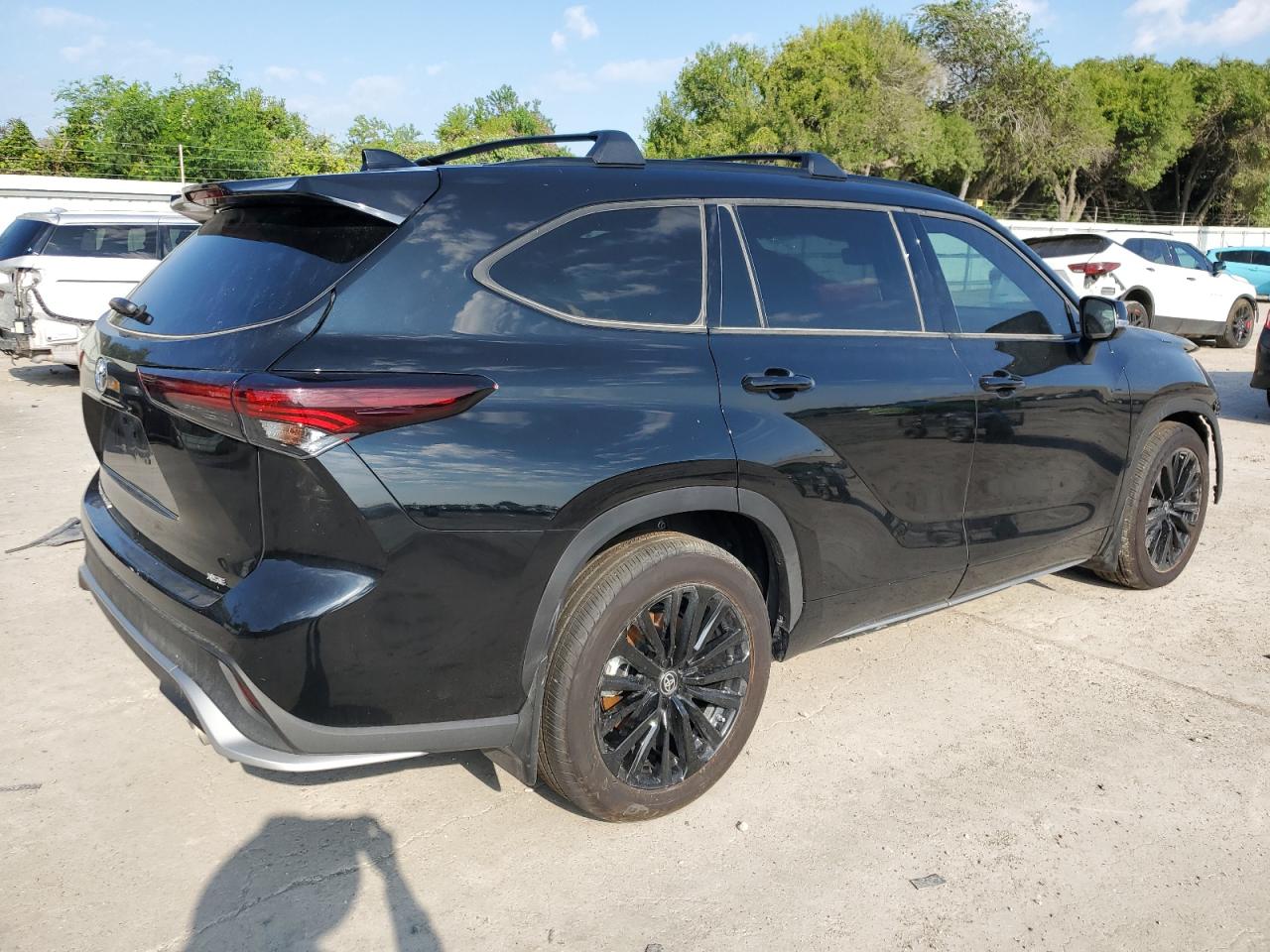 2024 Toyota Highlander - Image 3