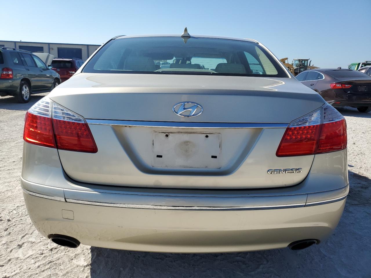 2009 Hyundai Genesis 3.8L VIN: KMHGC46E19U028701 Lot: 71872054