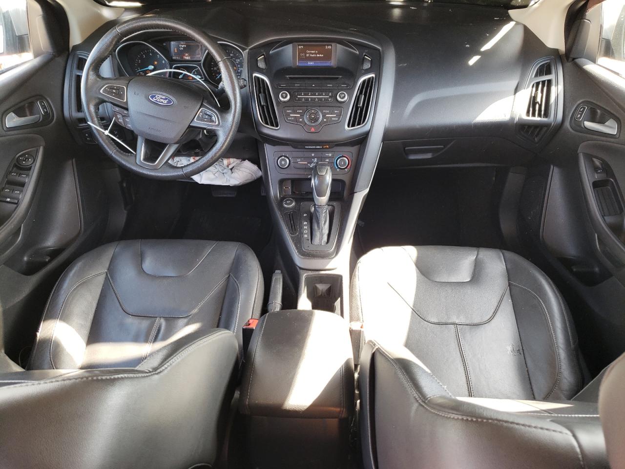 1FADP3K2XFL319738 2015 Ford Focus Se