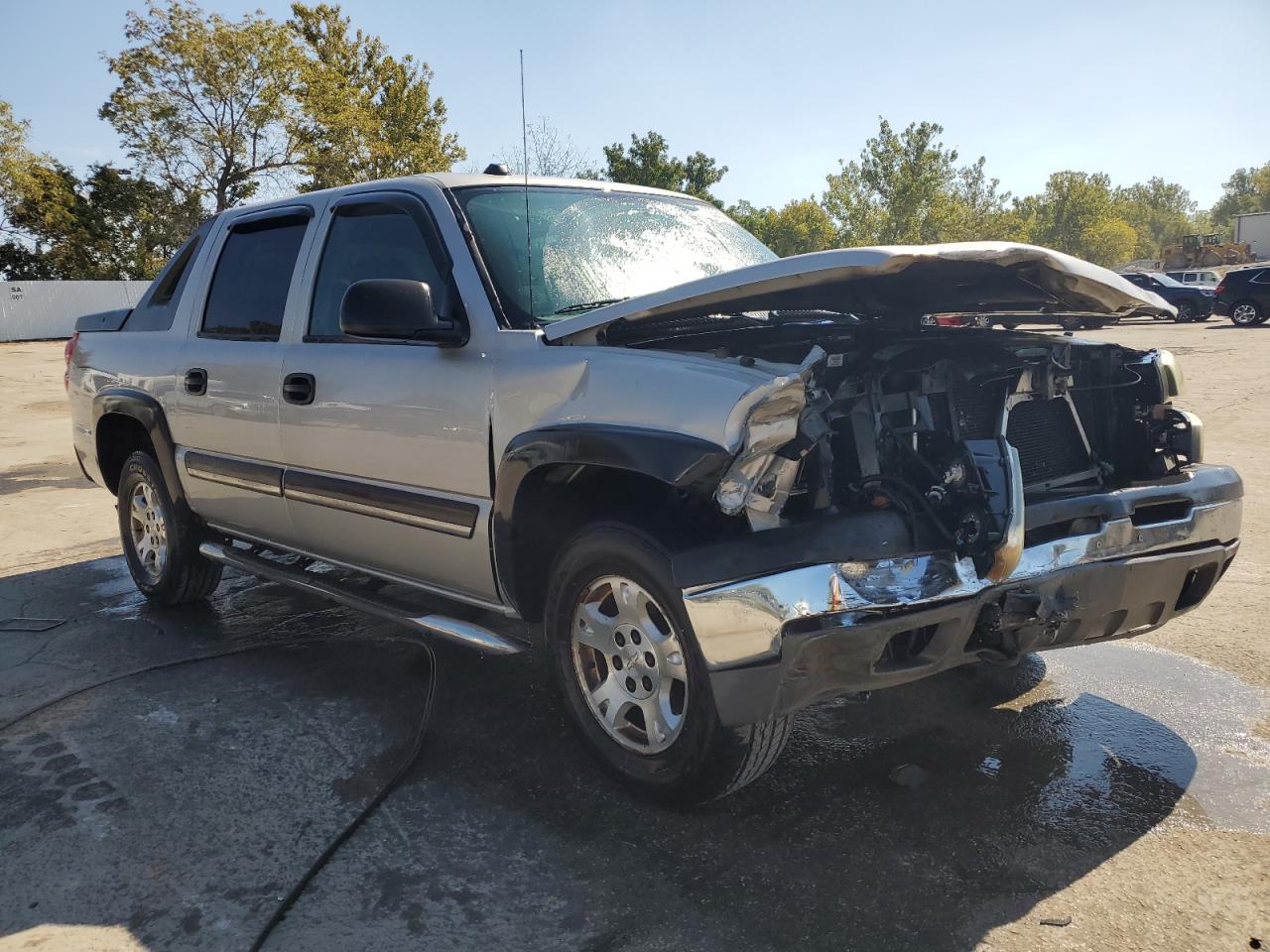 2004 Chevrolet Avalanche - Image 4