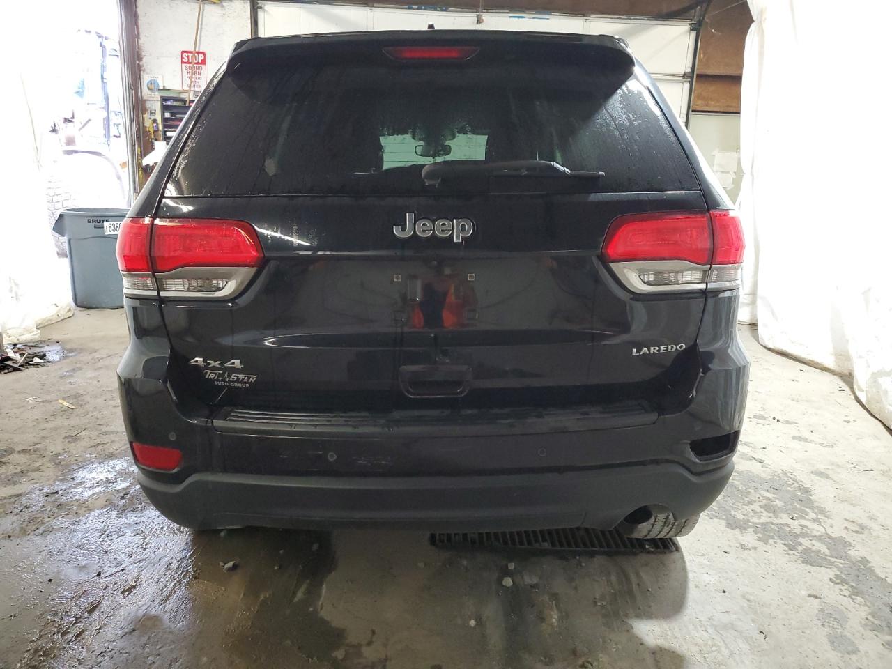 1C4RJFAG1HC741495 2017 Jeep Grand Cherokee Laredo