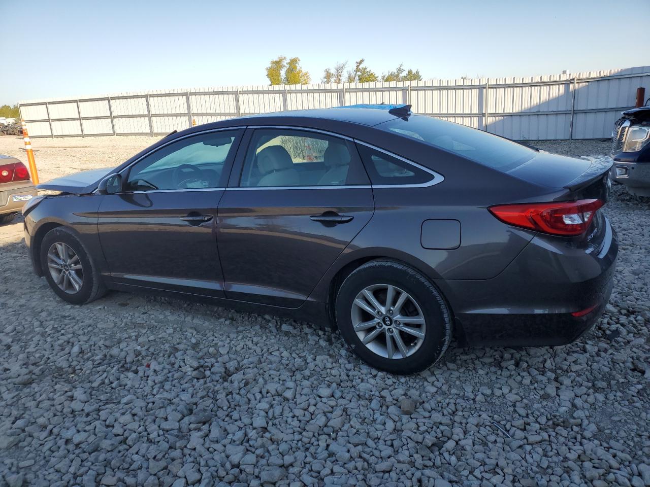 5NPE24AF2HH514473 2017 HYUNDAI SONATA - Image 2