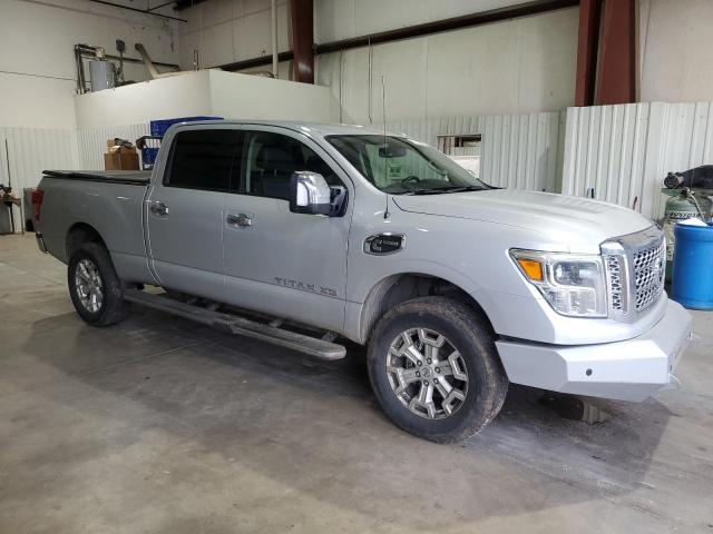  NISSAN TITAN 2016 Szary