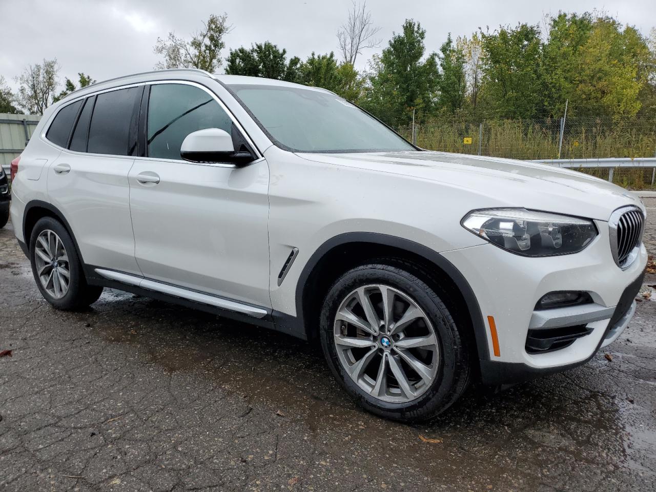 VIN 5UXTR7C56KLE98503 2019 BMW X3 no.4