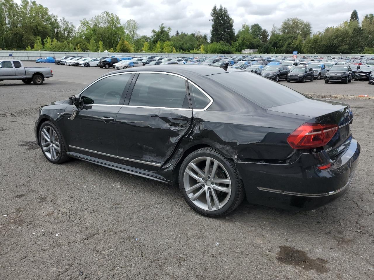 1VWDT7A37HC004323 2017 VOLKSWAGEN PASSAT - Image 2