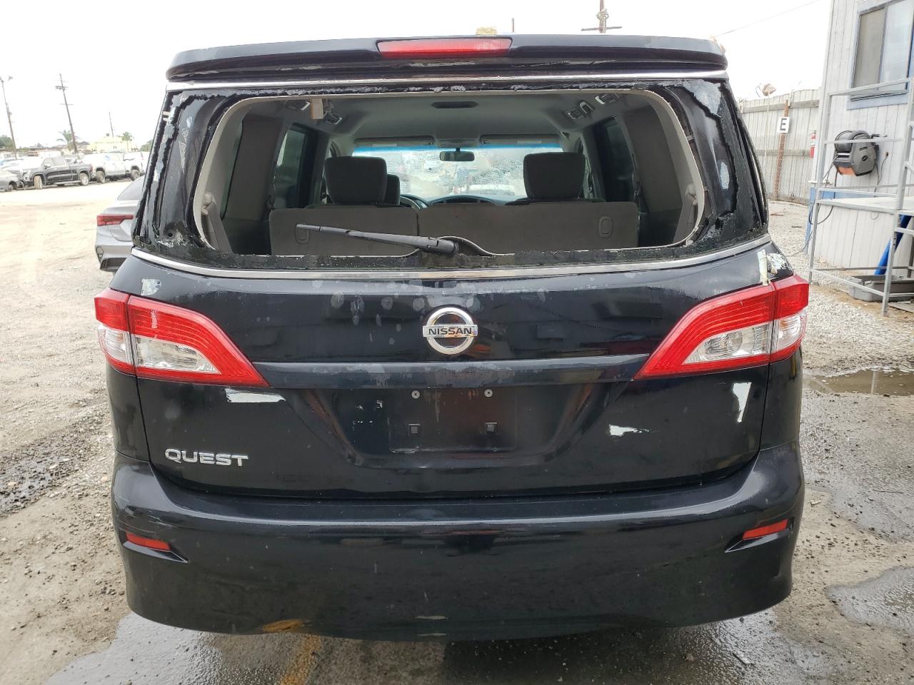 JN8AE2KP8E9101516 2014 Nissan Quest S