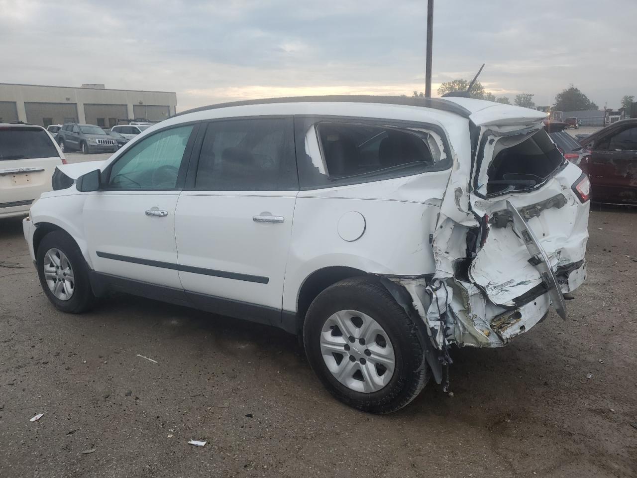 1GNKRFKD5HJ142911 2017 CHEVROLET TRAVERSE - Image 2