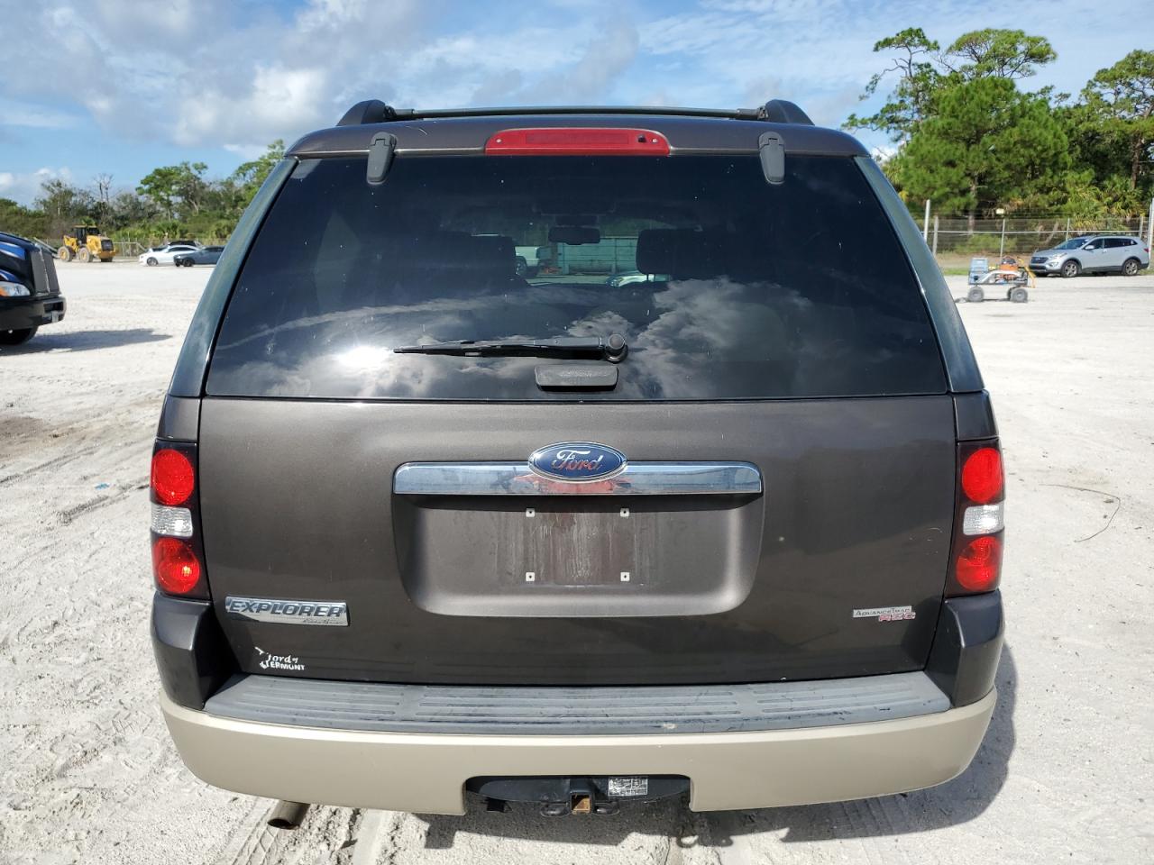 1FMEU64E27UB61533 2007 Ford Explorer Eddie Bauer