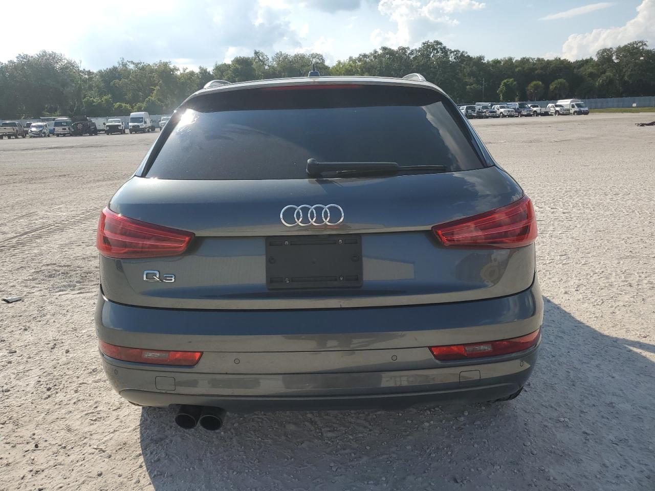 WA1BCCFS0JR008469 2018 Audi Q3 Premium