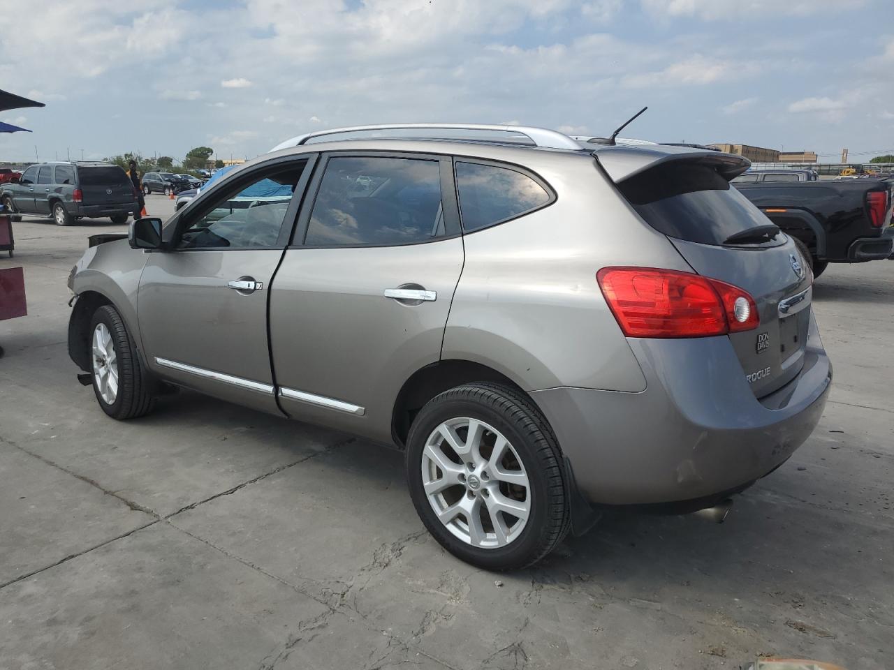 2013 Nissan Rogue - Image 2