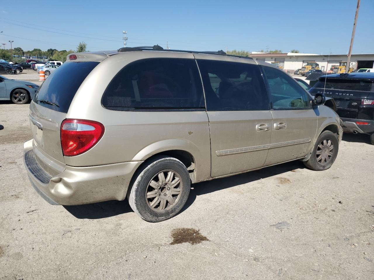 2005 Chrysler Town & Country - Image 3