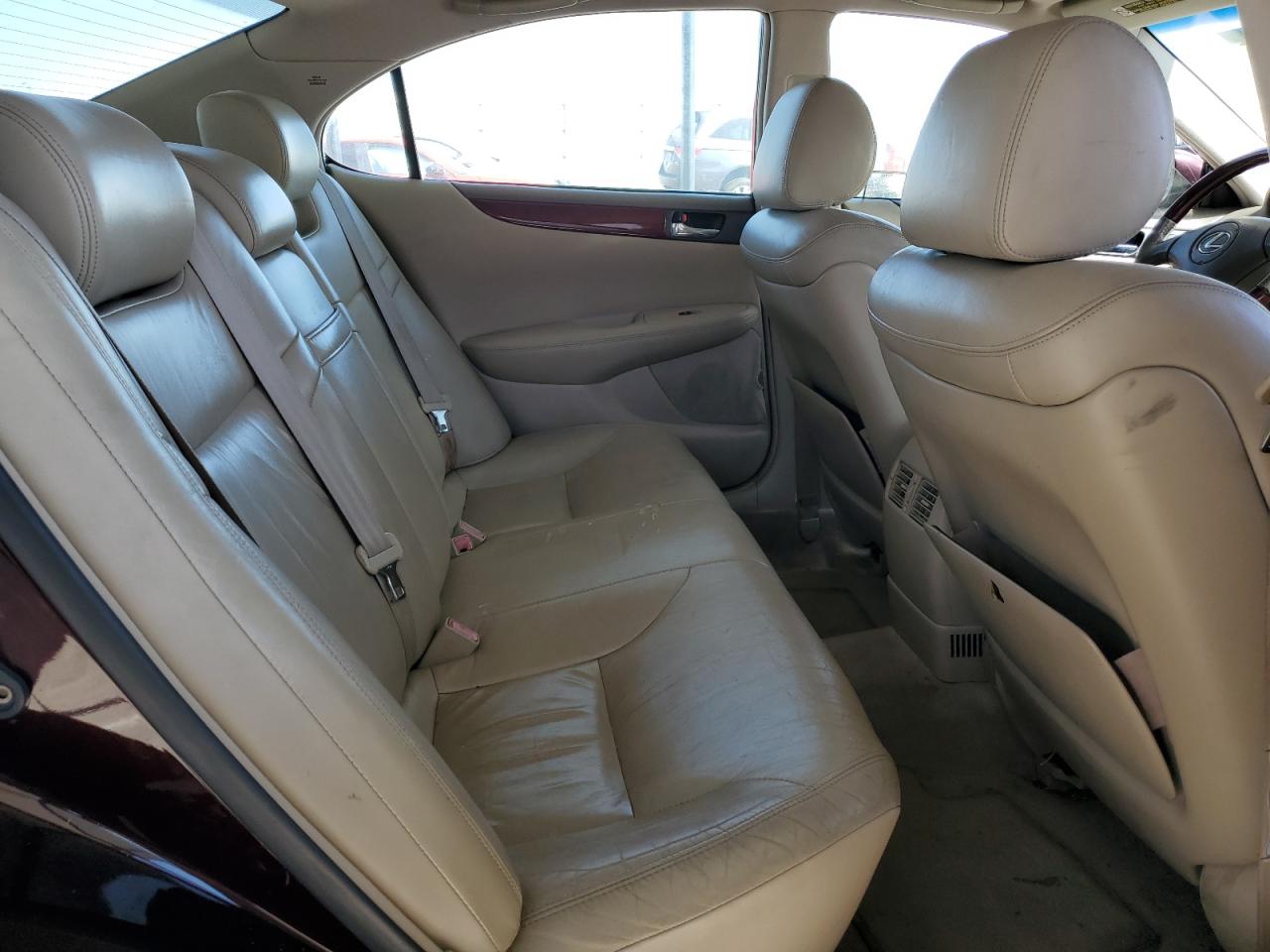 2003 Lexus ES - Image 10