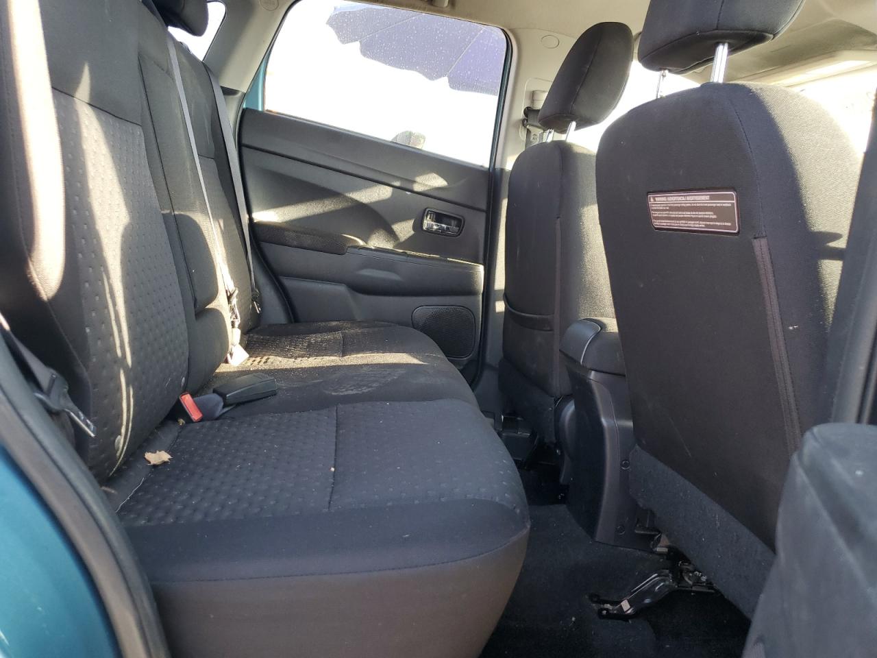 2011 Mitsubishi Outlander - Image 11