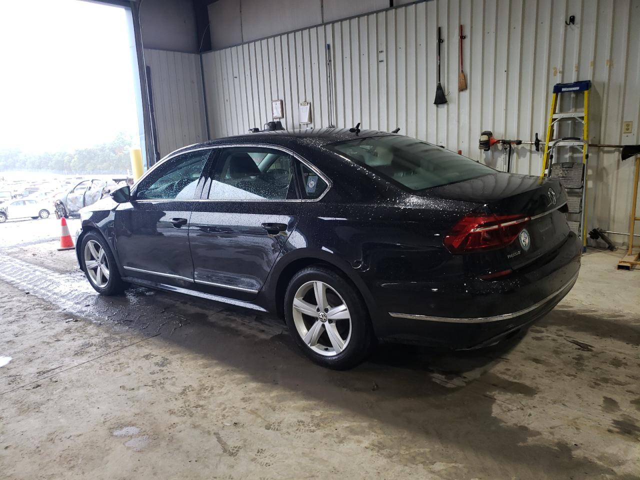 2017 Volkswagen Passat - Image 2