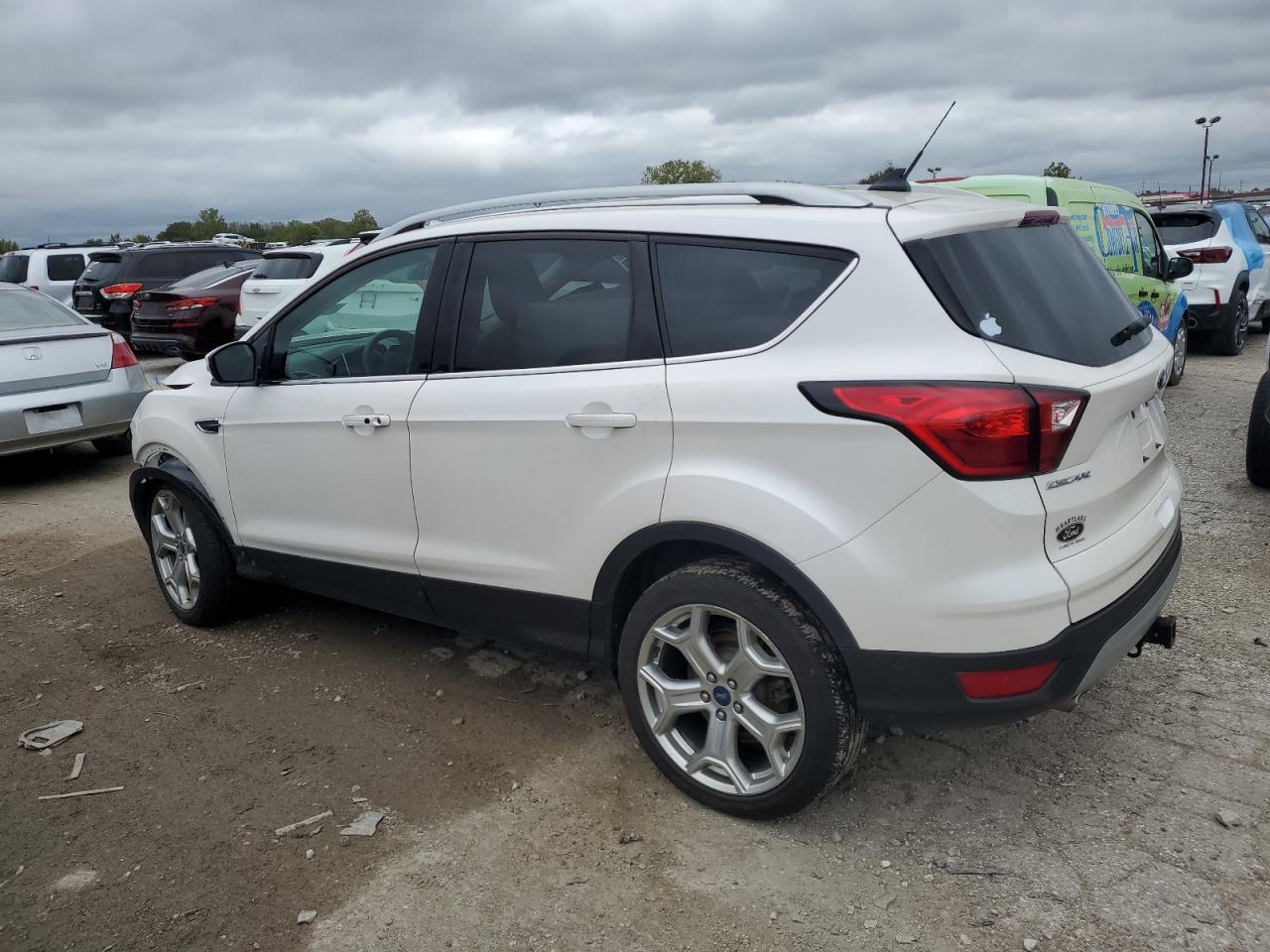 1FMCU9J96KUA15239 2019 FORD ESCAPE - Image 2