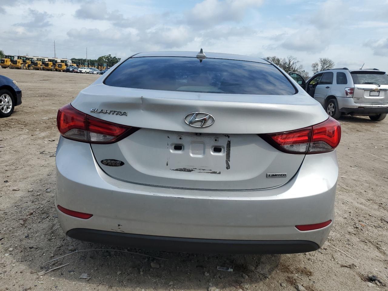 2015 Hyundai Elantra - Image 6