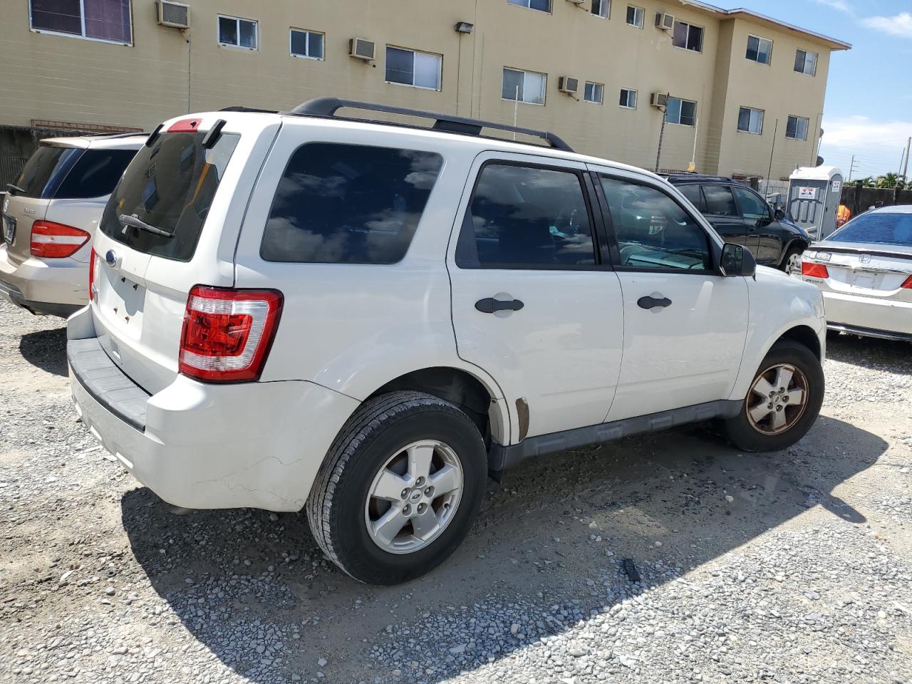 2010 Ford Escape - Image 3
