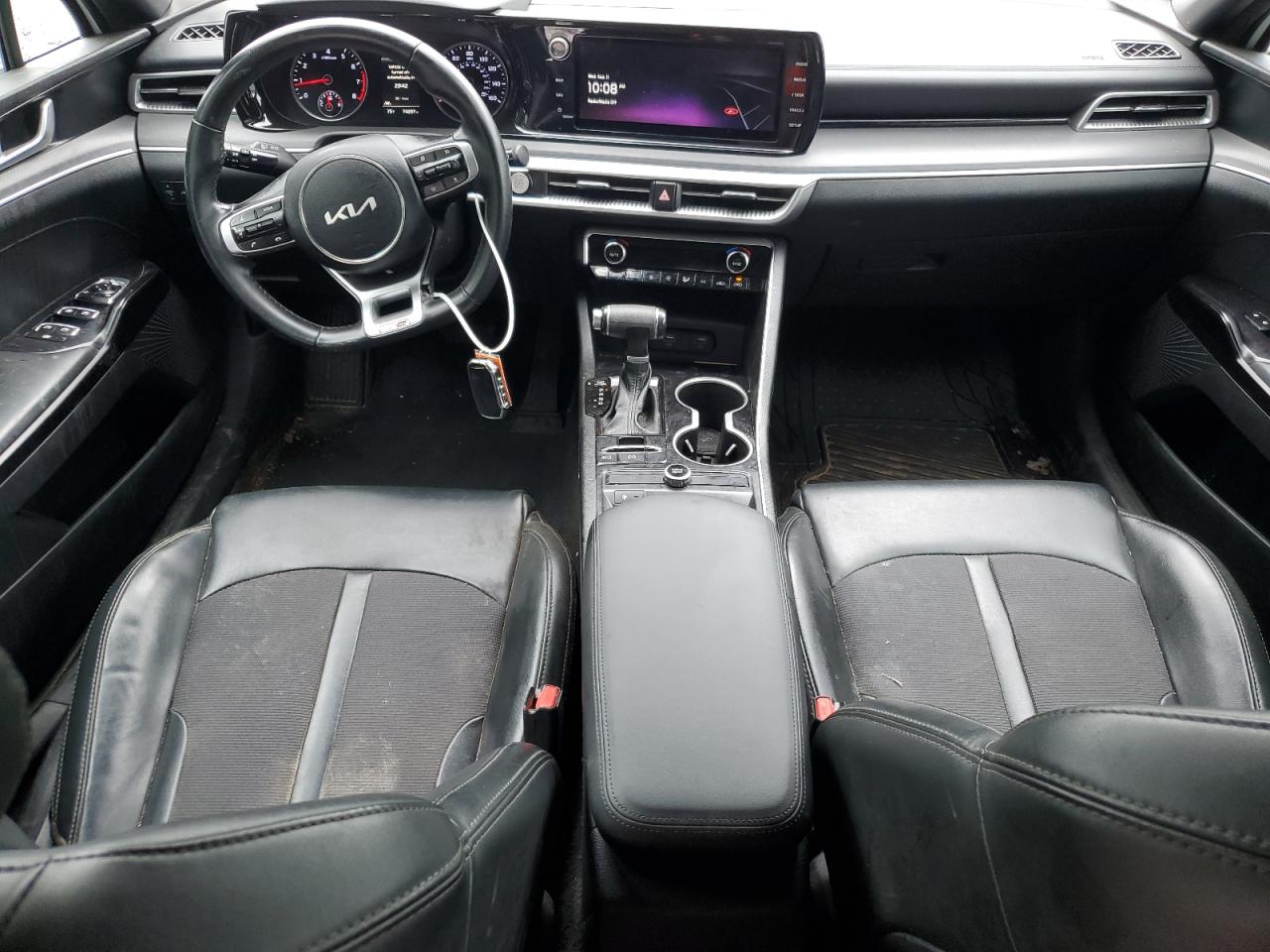 2022 Kia K5 - Image 8