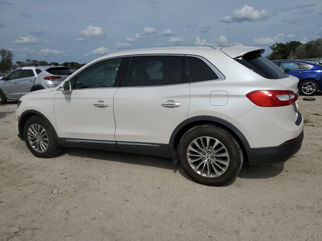 VIN 2LMTJ6KR8GBL27506 2016 LINCOLN MKX no.2