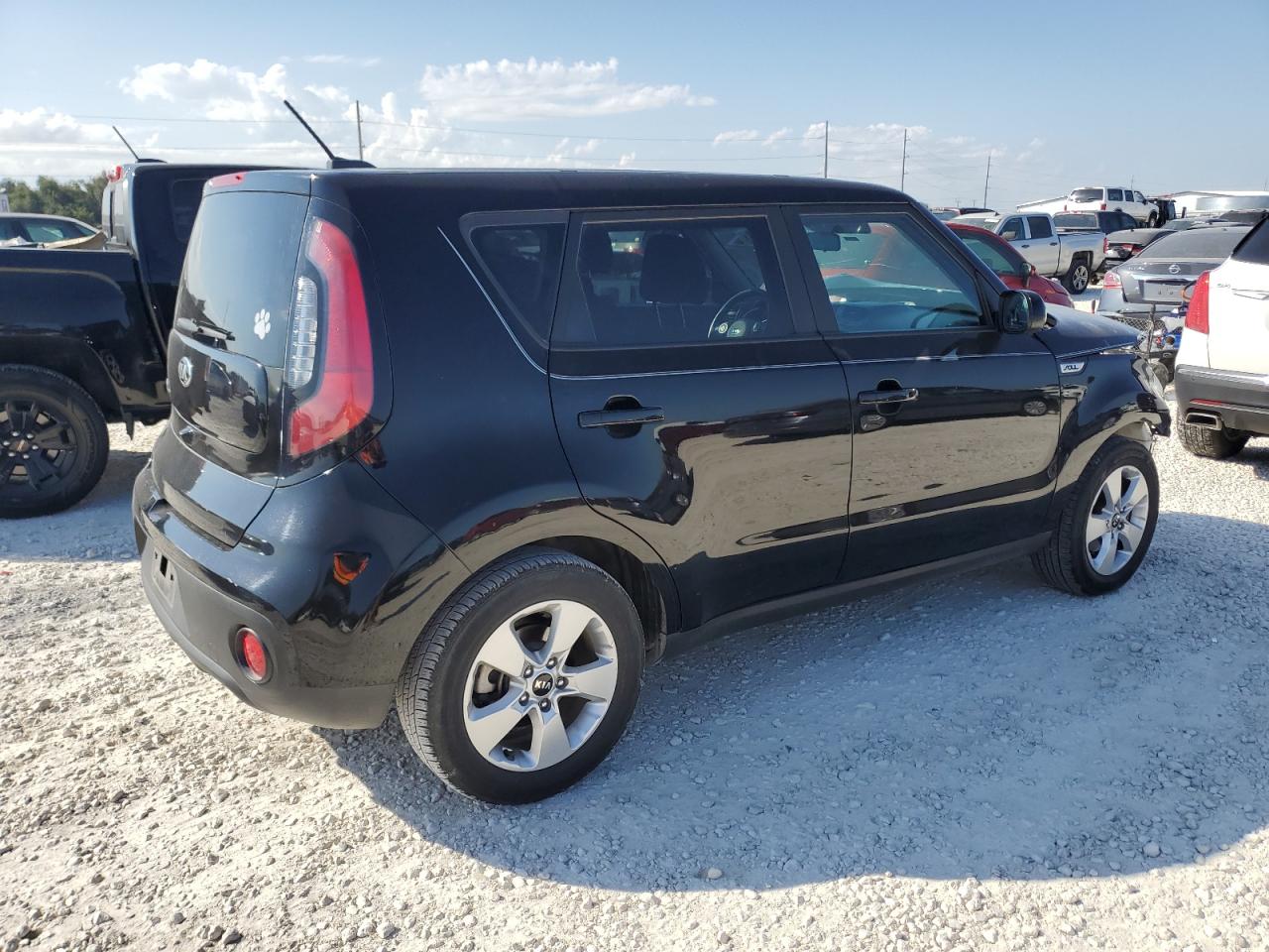 VIN KNDJN2A24K7002328 2019 KIA SOUL no.3