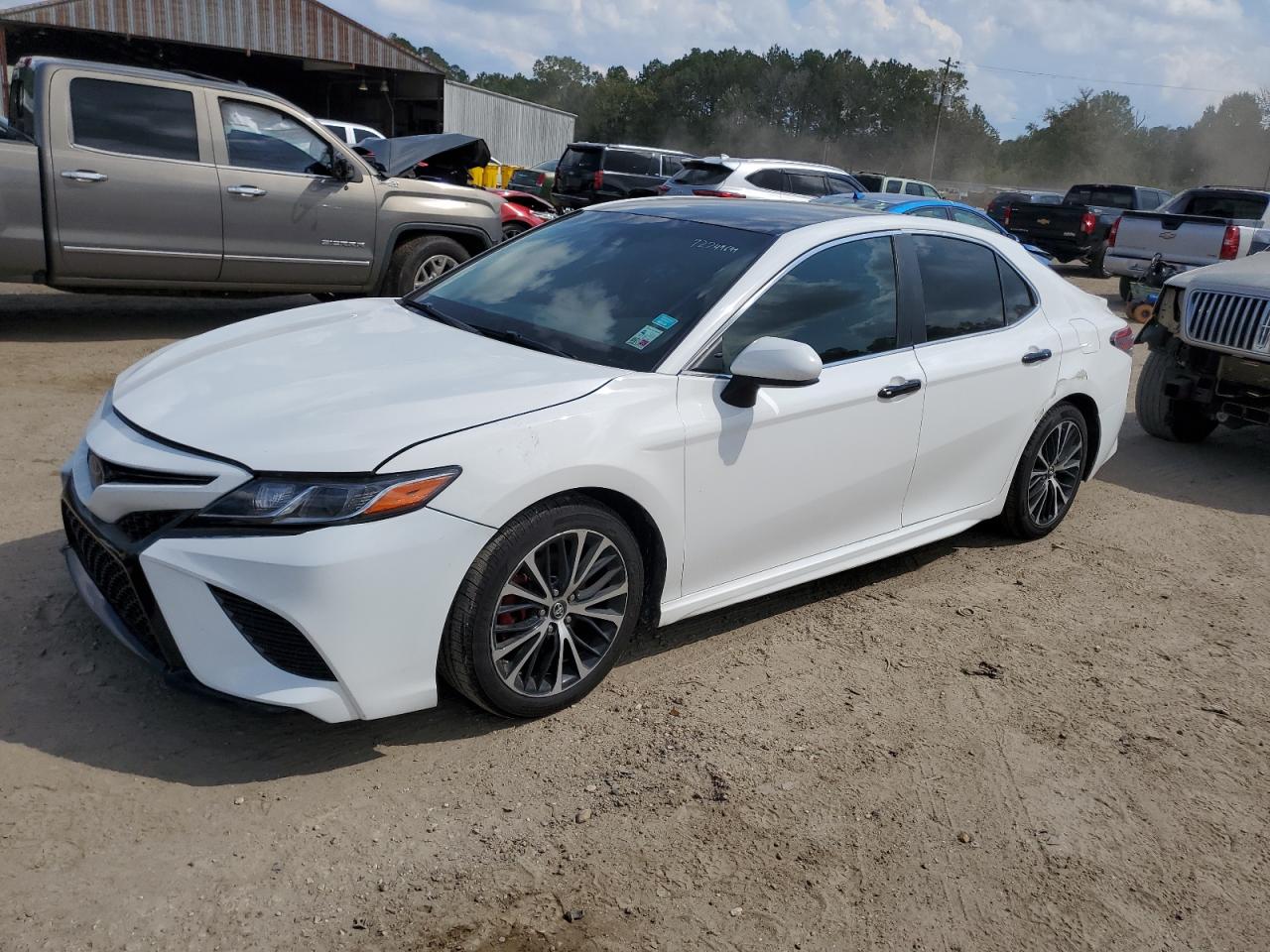 4T1B11HK6JU582824 2018 TOYOTA CAMRY - Image 1