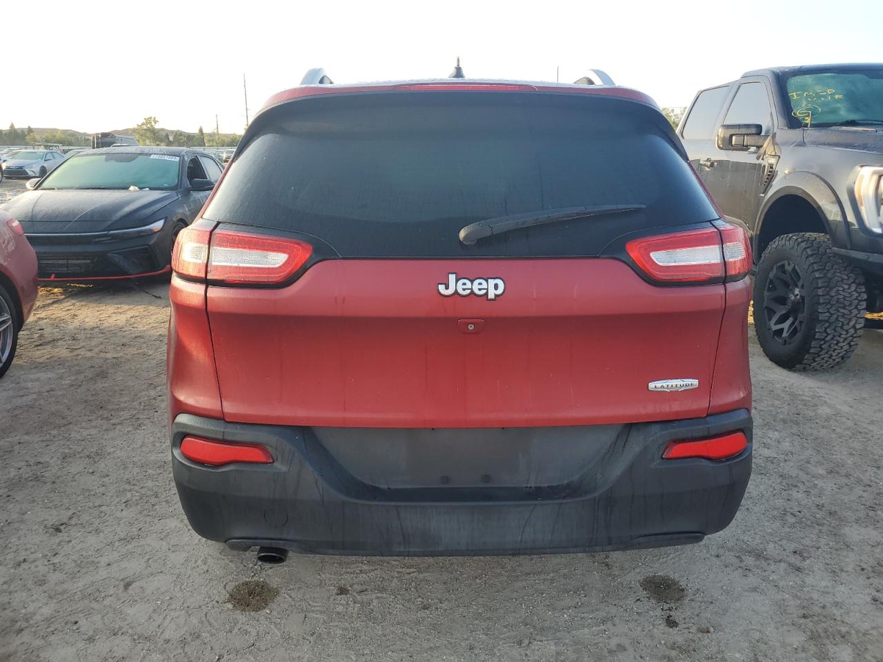 2015 Jeep Cherokee Latitude VIN: 1C4PJLCBXFW657243 Lot: 73807904