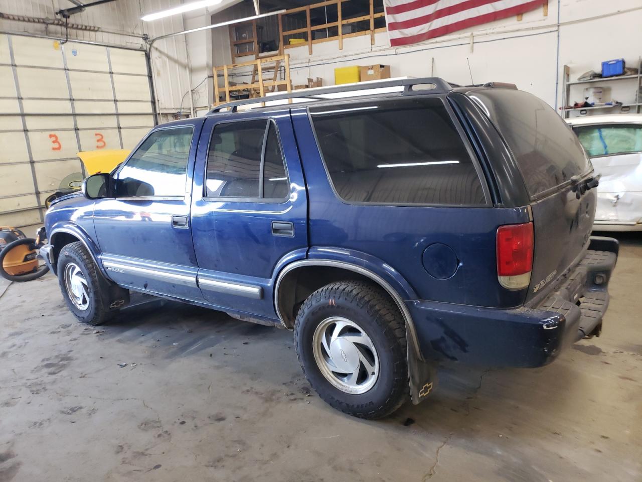 2001 Chevrolet Blazer - Image 2