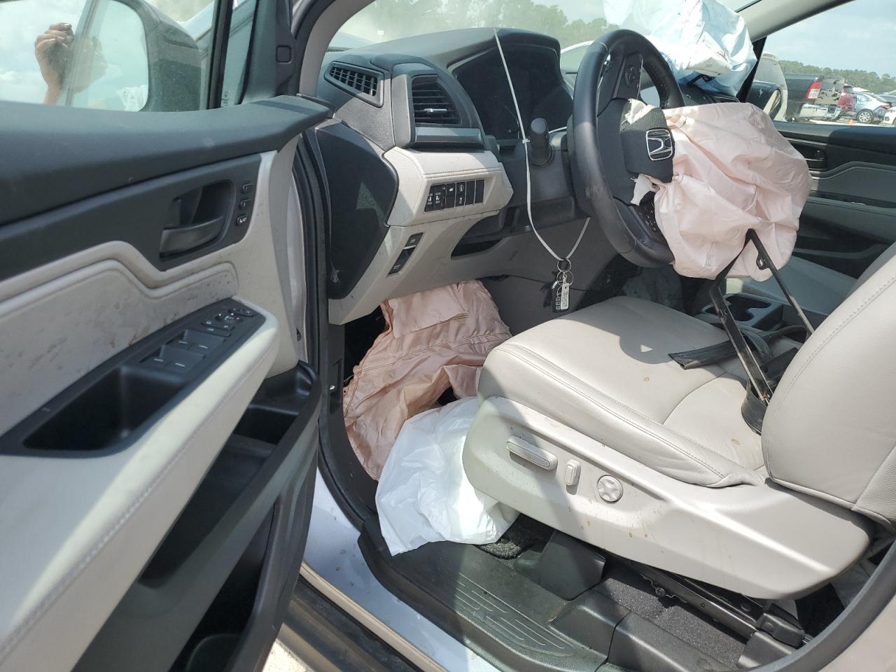 2022 Honda Odyssey - Image 8
