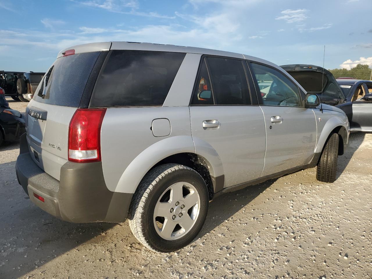 2004 Saturn VUE - Image 3