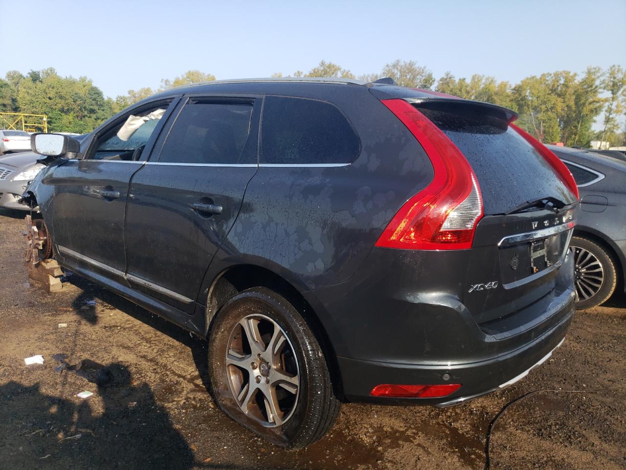 YV4902RK5F2714305 2015 VOLVO XC60 - Image 2