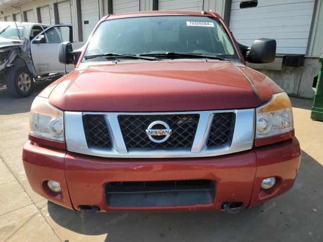  NISSAN TITAN 2014 Czerwony