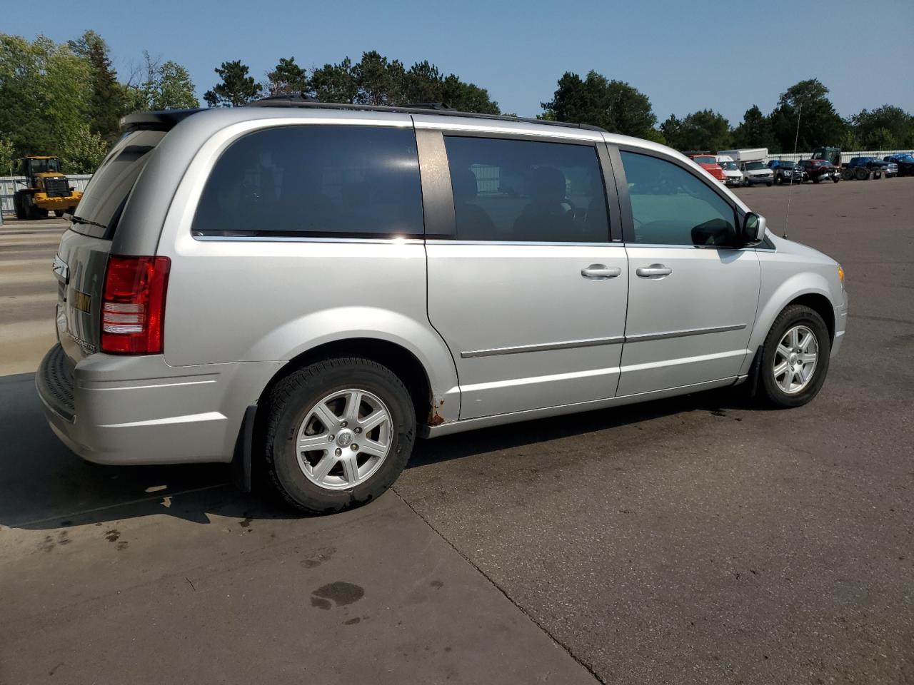 2010 Chrysler Town & Country - Image 3