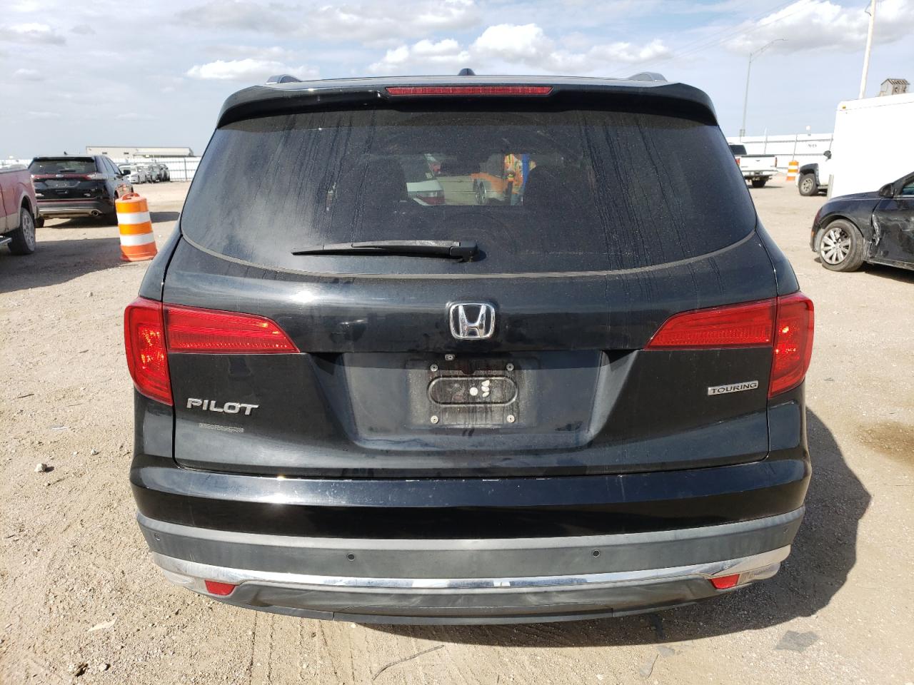 5FNYF5H99HB010850 2017 Honda Pilot Touring