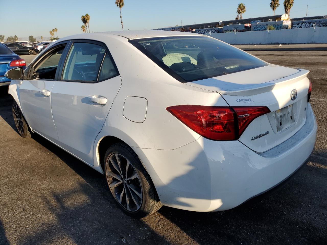 2018 Toyota Corolla L VIN: 5YFBURHE1JP772810 Lot: 70209204