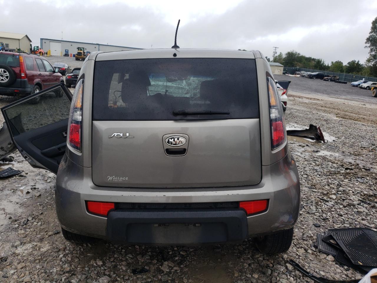 KNDJT2A27B7196164 2011 Kia Soul +