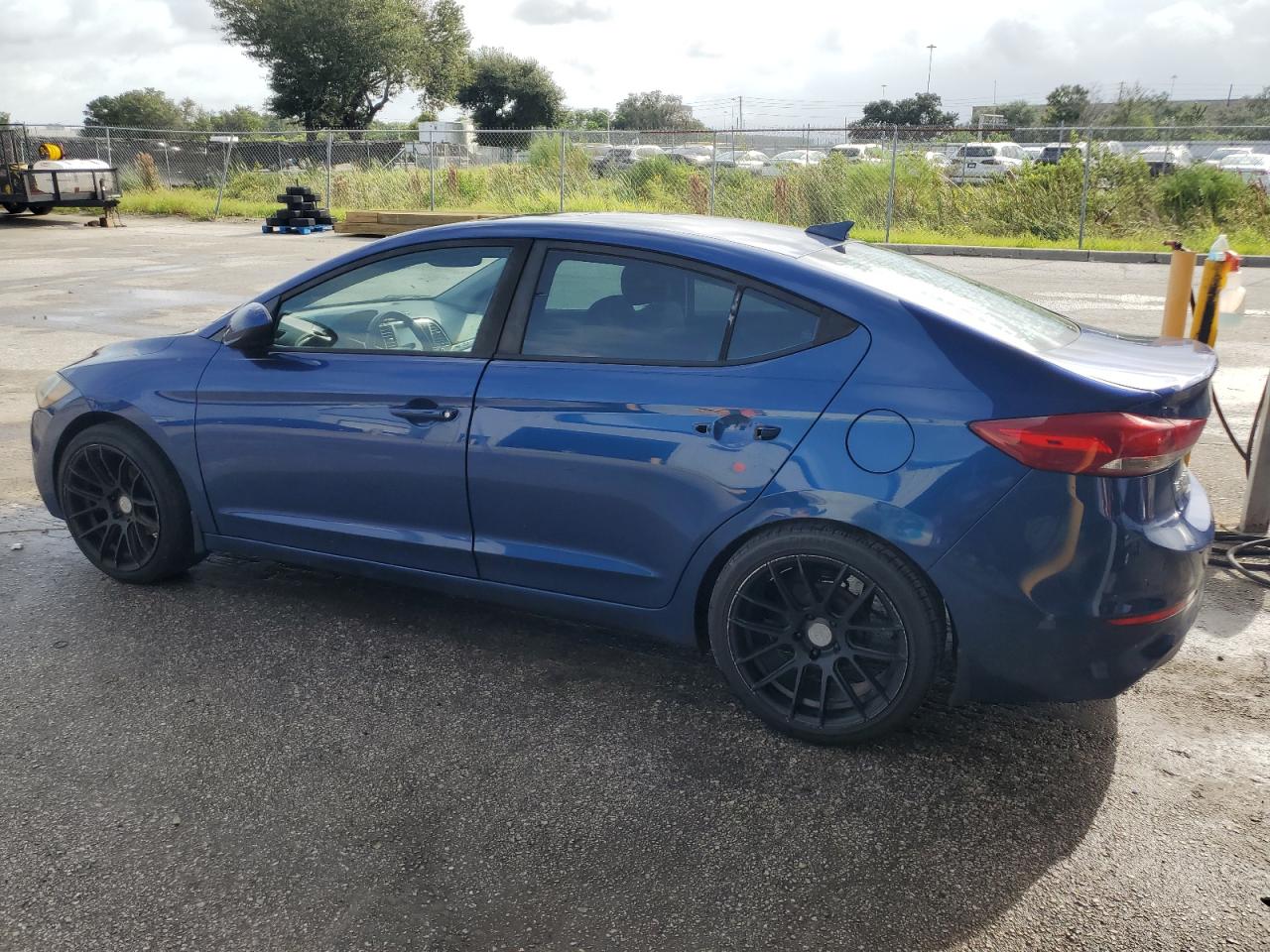 5NPD84LF8HH145173 2017 HYUNDAI ELANTRA - Image 2